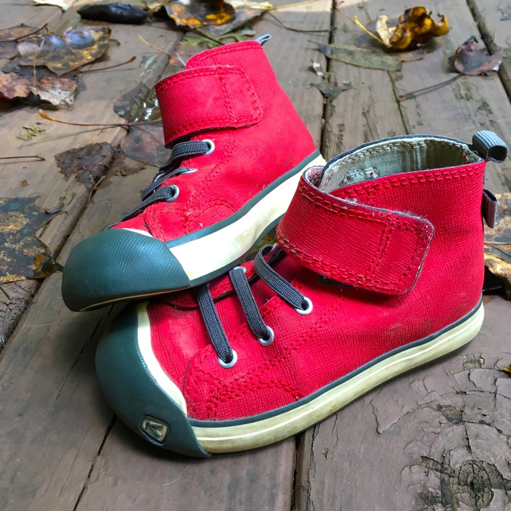 Keen high top sneaker. Size 8.